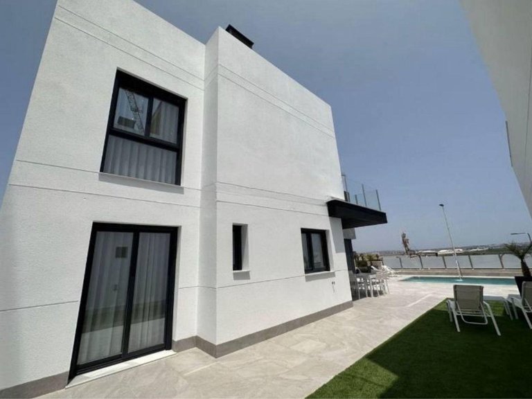 Villa for Sale in Costa Blanca Torrevieja, Alicante 2