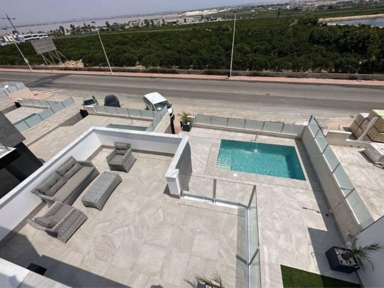 Villa for Sale in Costa Blanca Torrevieja, Alicante 4