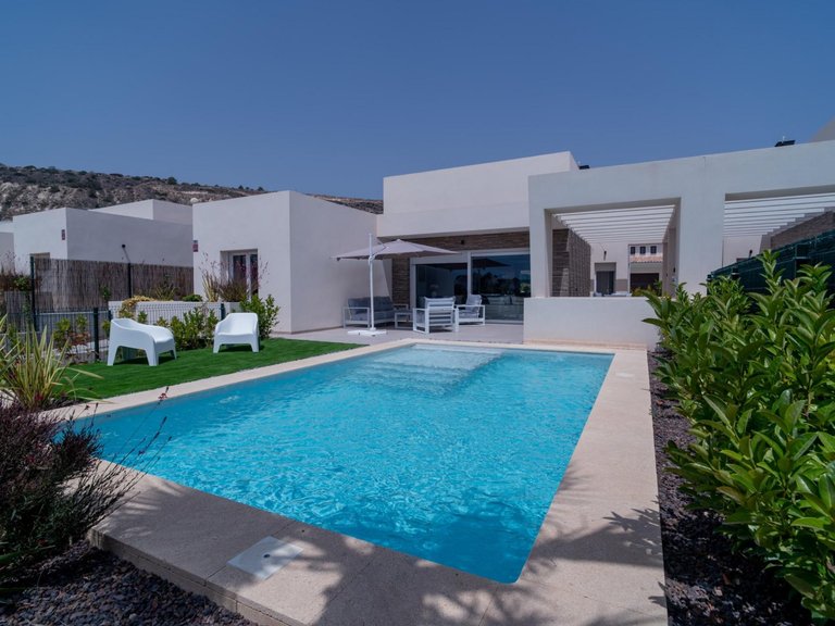 Villa for Sale in Inland Algorfa, Alicante 1