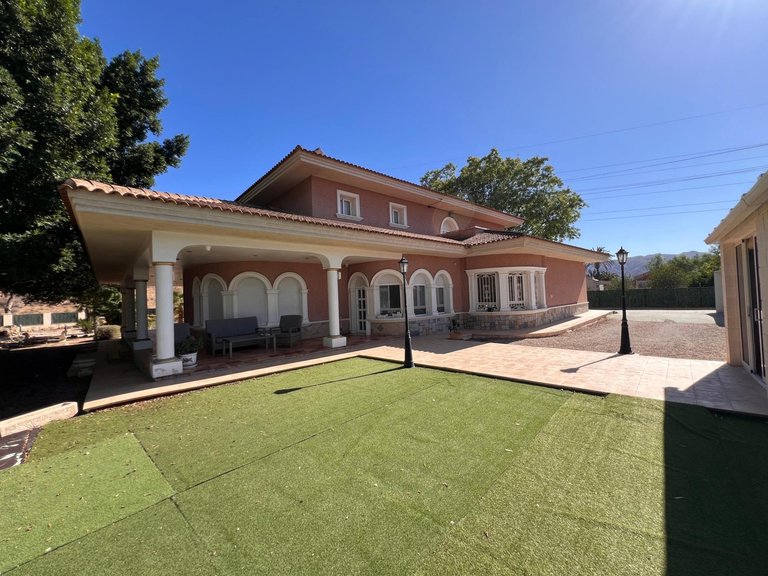 Villa for Sale in Inland Callosa De Segura, Alicante 1