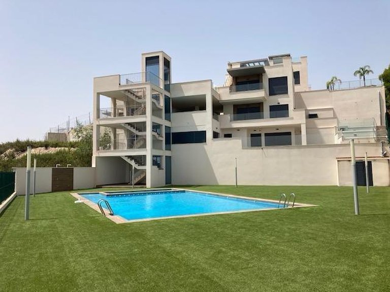 Villa for Sale in Inland San Miguel De Salinas, Alicante 1