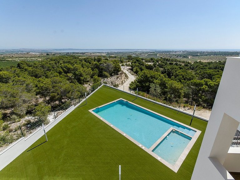 Villa for Sale in San Miguel De Salinas Vistabella Golf Entre Naranjos, Alicante 20
