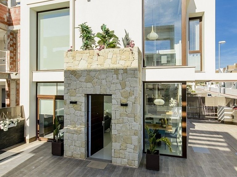 Villa for Sale in La Herrada Los Montesinos, Alicante 5
