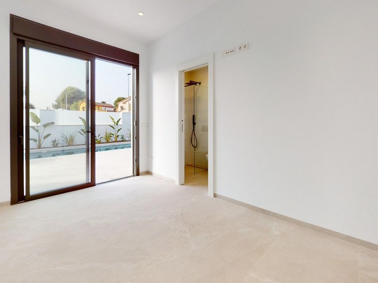 Villa for Sale in Los Alcazares, Murcia 26