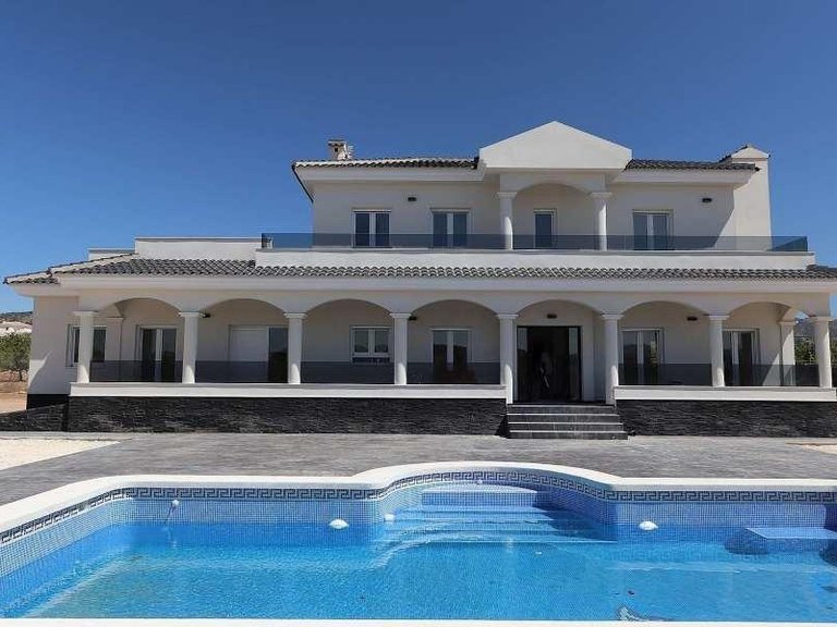 Villa for Sale in Pinoso, Alicante 2