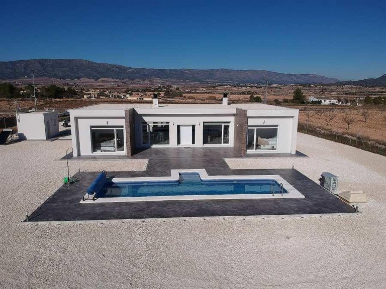 Villa for Sale in Pinoso, Alicante 1