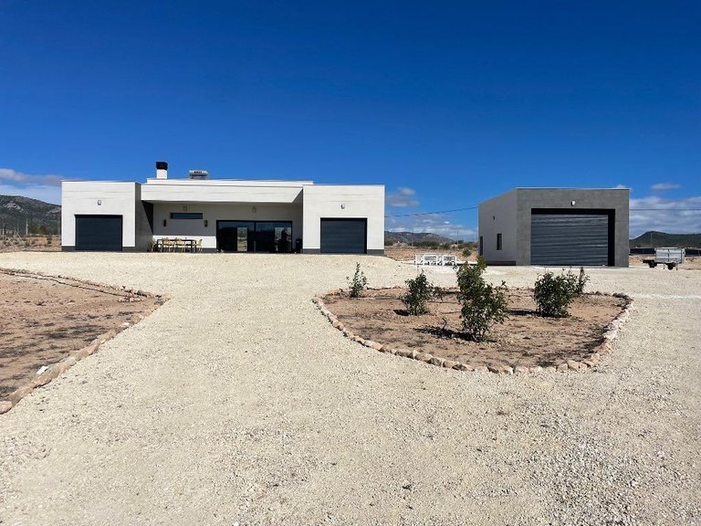 Villa for Sale in Pinoso, Alicante 2