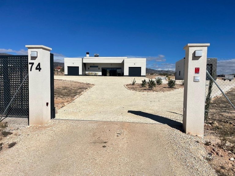 Villa for Sale in Pinoso, Alicante 3
