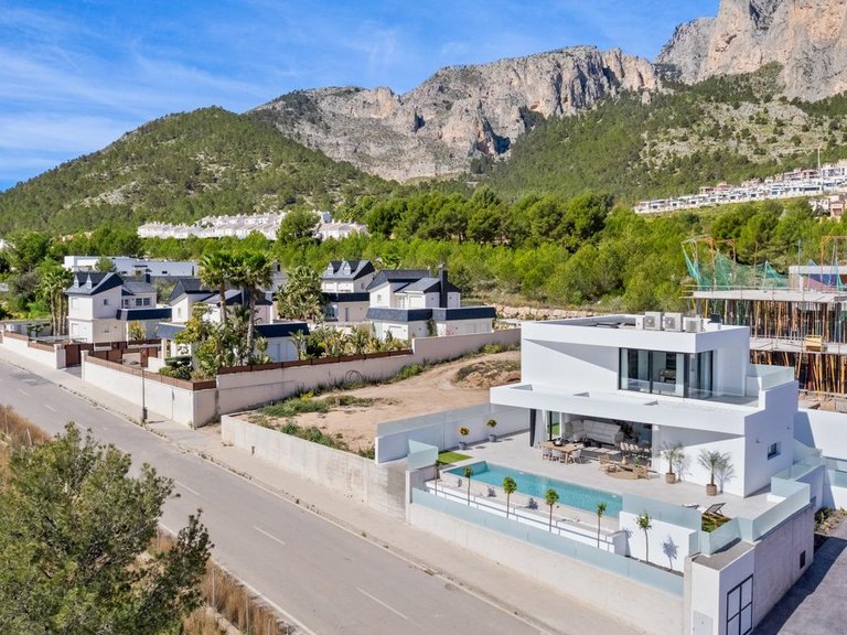 Villa for Sale in Urbanizaciones, Polop, Alicante 5