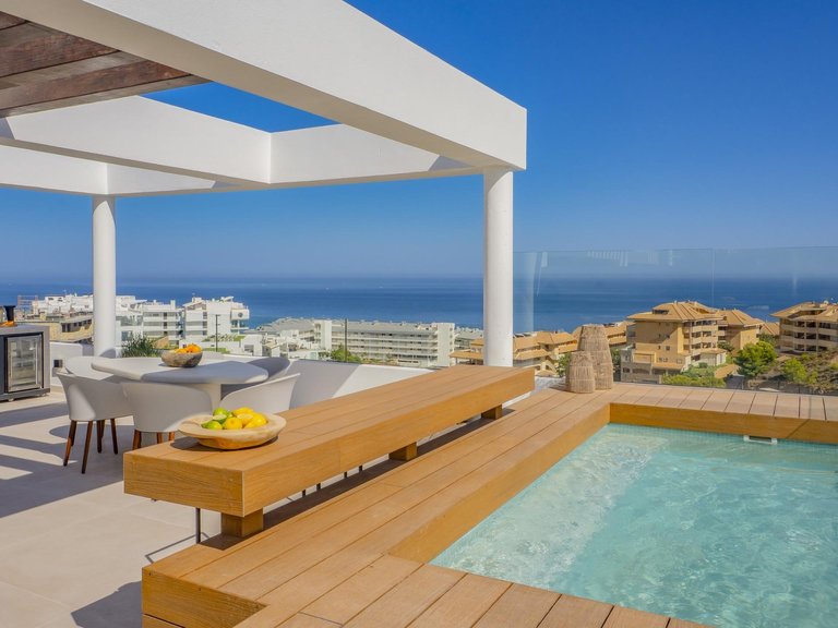 Villa for Sale in Higueron, Fuengirola, Malaga 1