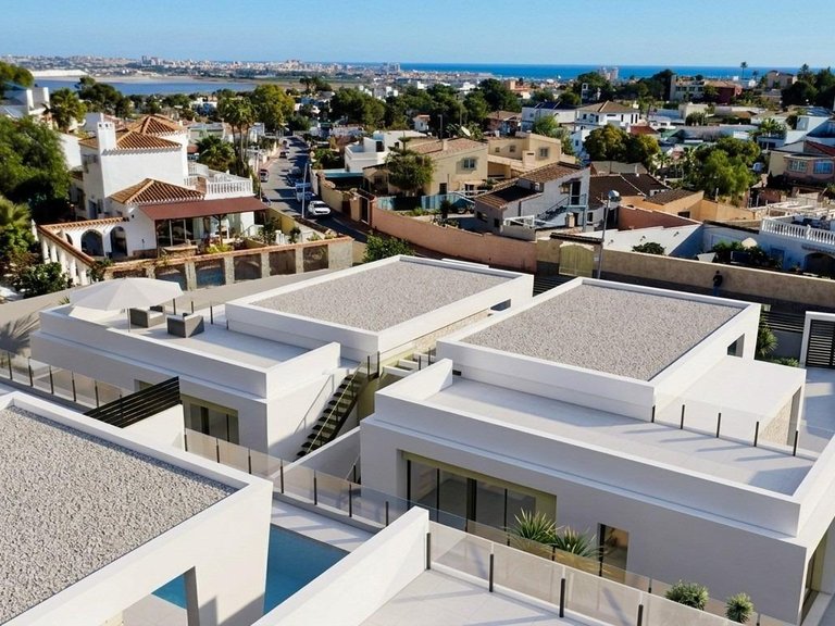 Villa for Sale in Torrevieja Los Balcones, Alicante 2