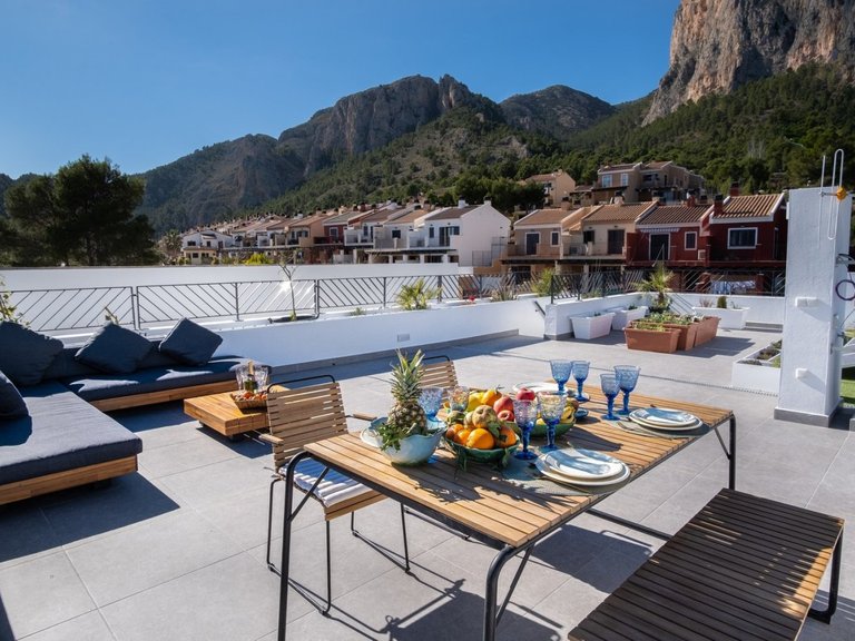 Villa for Sale in Urbanizaciones Polop, Alicante 7