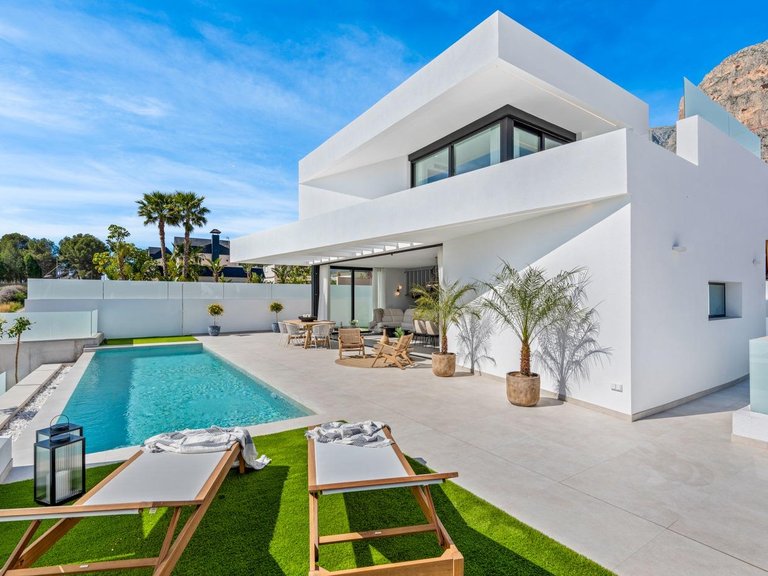 Villa for Sale in Polop, Alicante 1