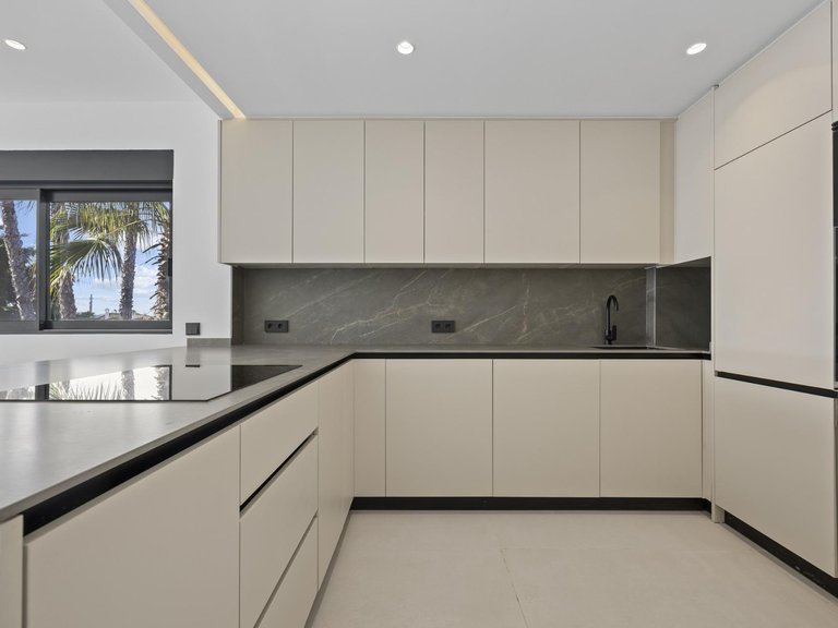 Apartment for Sale in El Paraíso, Estepona, Malaga 15