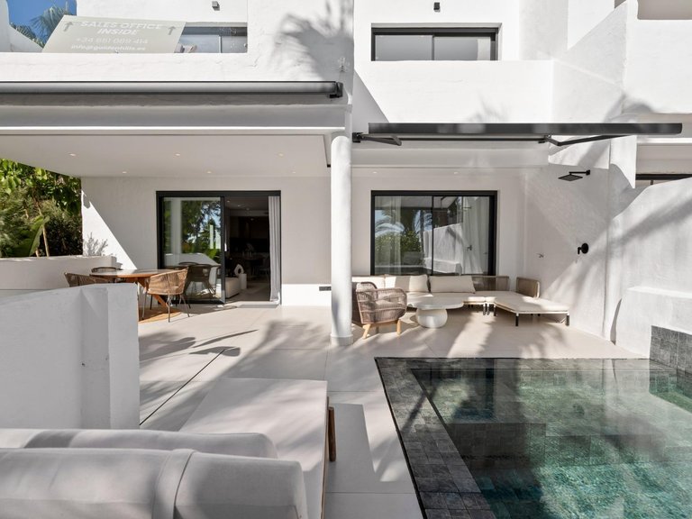 Apartment for Sale in El Paraíso, Estepona, Malaga 1