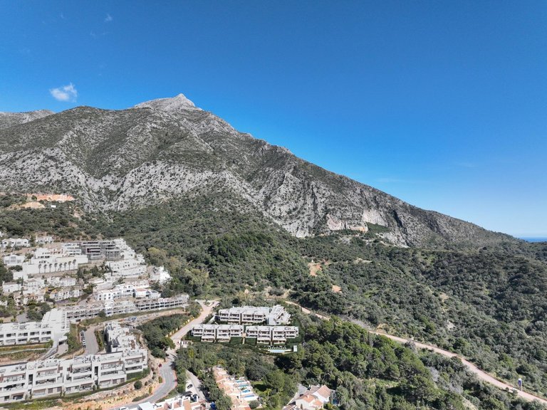 Apartment for Sale in Urbaniz. Cerros Del Lago Istán, Malaga 15