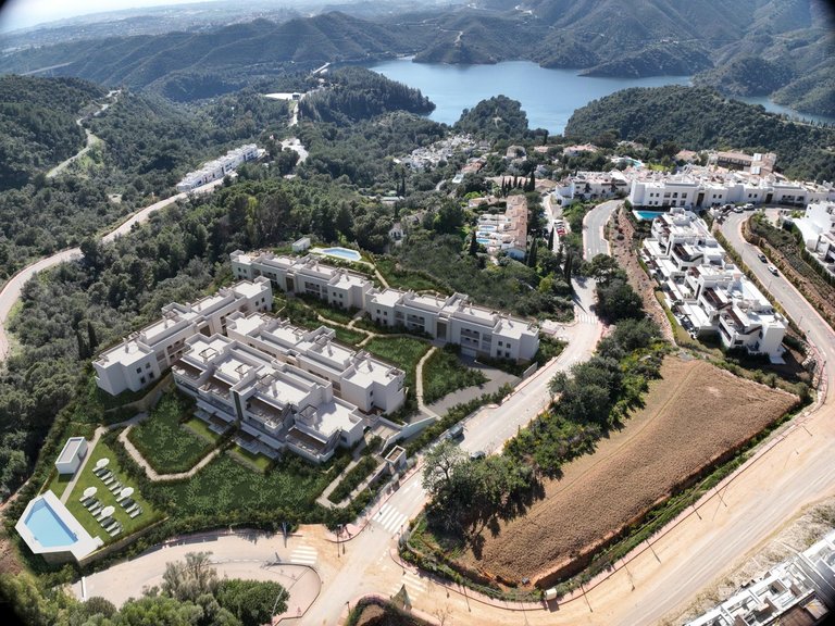 Apartment for Sale in Urbaniz. Cerros Del Lago Istán, Malaga 2