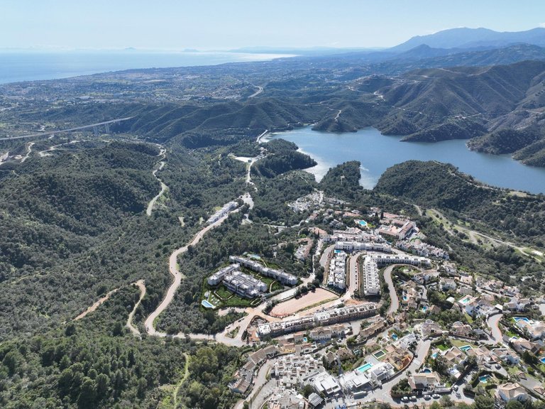 Apartment for Sale in Urbaniz. Cerros Del Lago Istán, Malaga 3