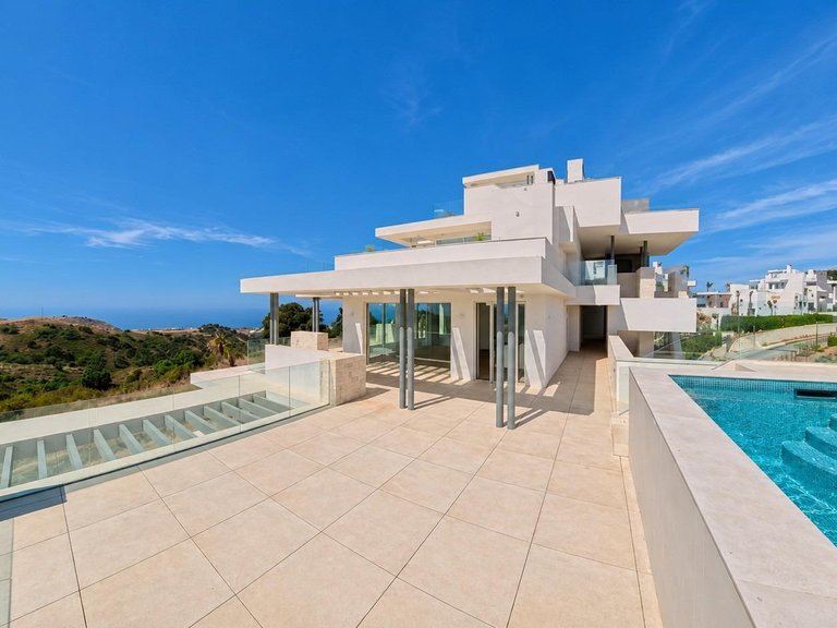 Apartment for Sale in Ojen, Malaga 1