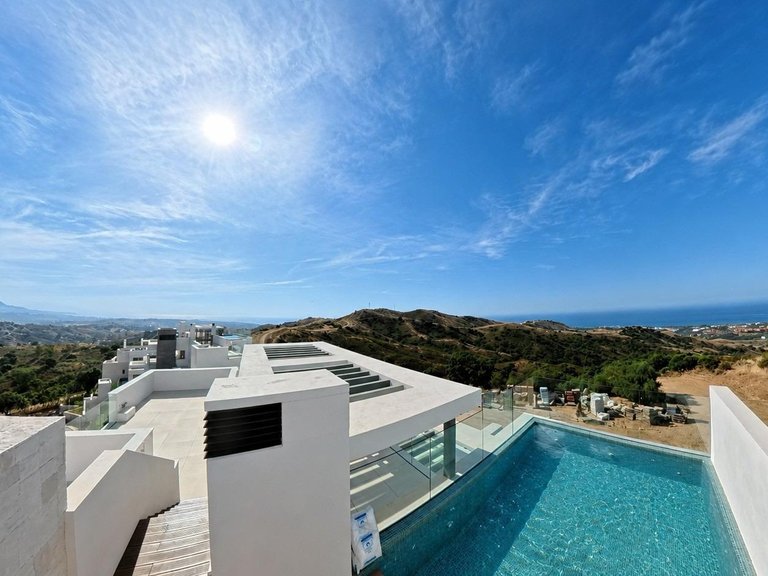Apartment for Sale in El Soto De Marbella, Ojen, Malaga 1