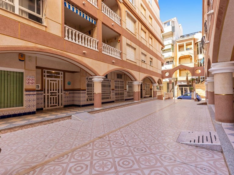 Apartment for Sale in Torrevieja, Alicante, 21