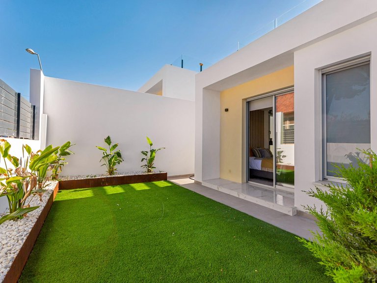 Villa for Sale in Torrevieja, Alicante, 34
