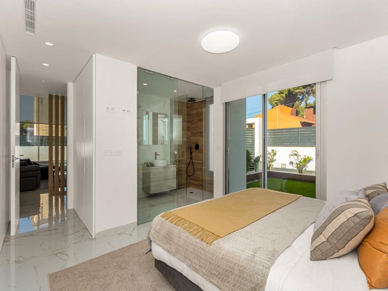 Villa for Sale in Torrevieja, Alicante, 35