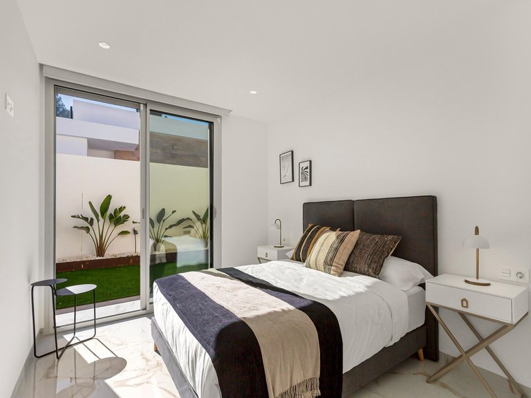 Villa for Sale in Torrevieja, Alicante, 43