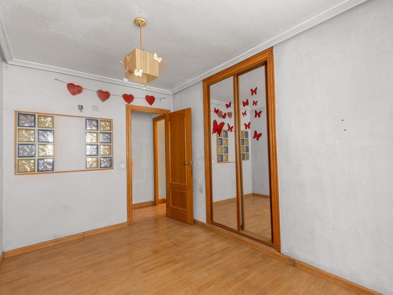 Apartment for Sale in Torrevieja, Alicante, 17