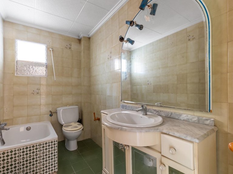 Apartment for Sale in Torrevieja, Alicante, 23