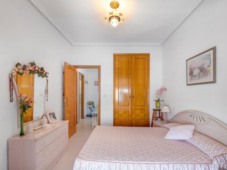Villa for Sale in Torrevieja, Alicante, 16