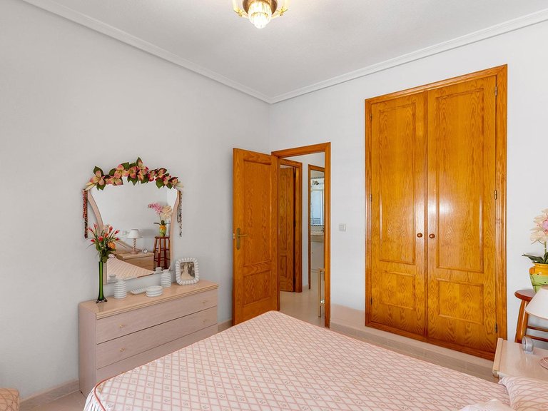 Villa for Sale in Torrevieja, Alicante, 18