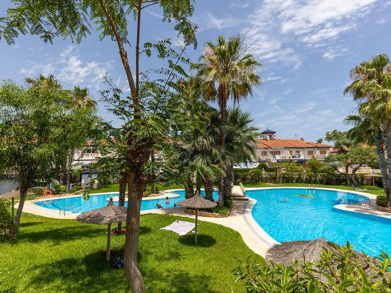 Villa for Sale in Torrevieja, Alicante, 23