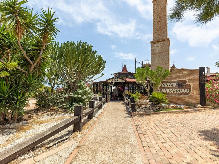Villa for Sale in Torrevieja, Alicante, 26