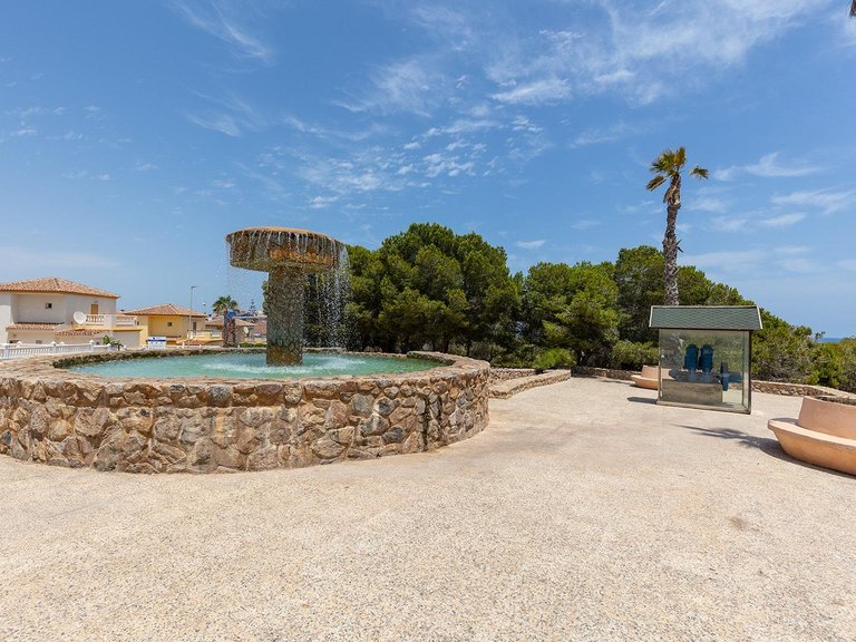 Villa for Sale in Torrevieja, Alicante, 30
