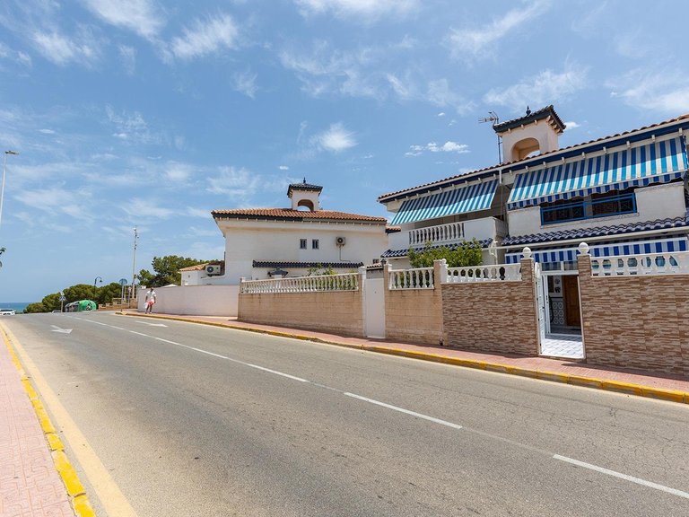 Villa for Sale in Torrevieja, Alicante, 31