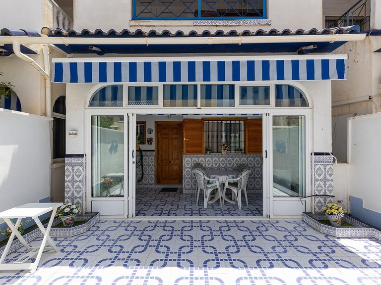 Villa for Sale in Torrevieja, Alicante, 32