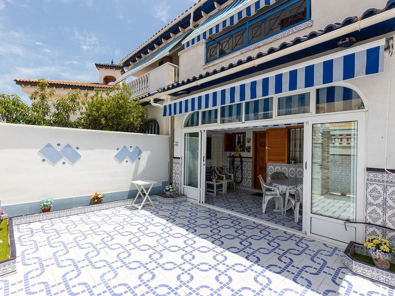 Villa for Sale in Torrevieja, Alicante, 34