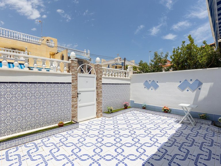 Villa for Sale in Torrevieja, Alicante, 35