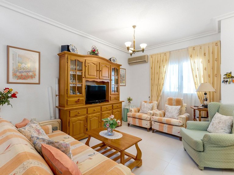 Villa for Sale in Torrevieja, Alicante, 38