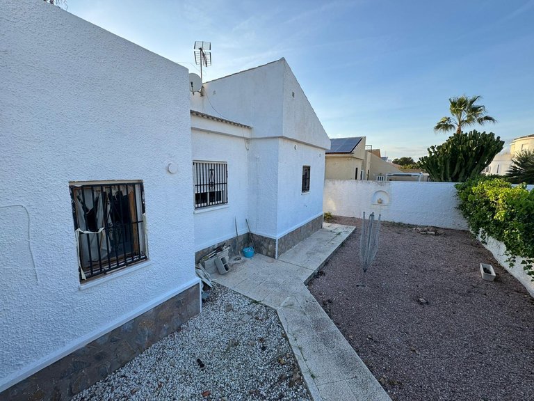 Villa for Sale in Torrevieja, Alicante, 13