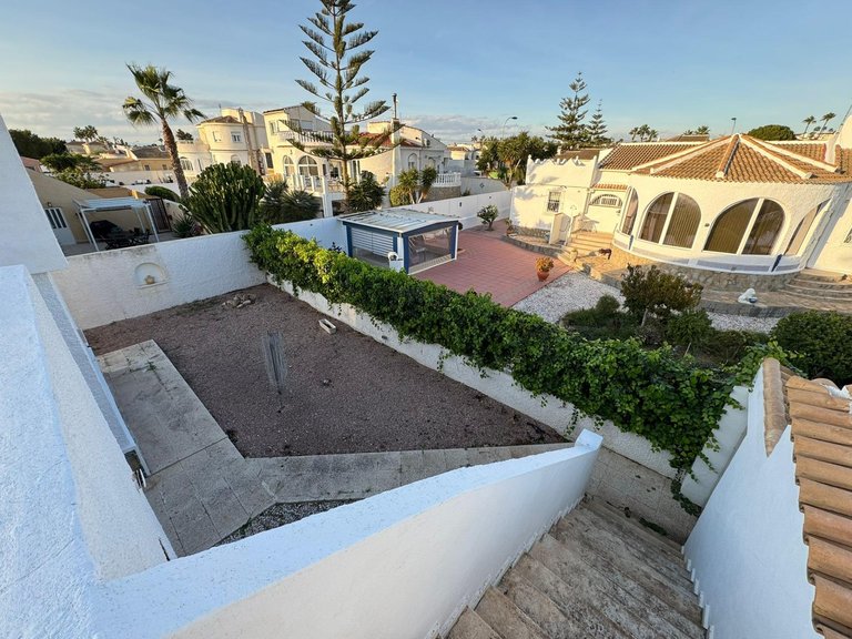 Villa for Sale in Torrevieja, Alicante, 16