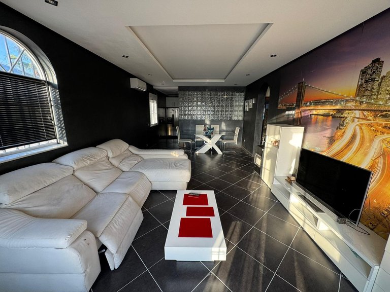 Villa for Sale in Torrevieja, Alicante, 23