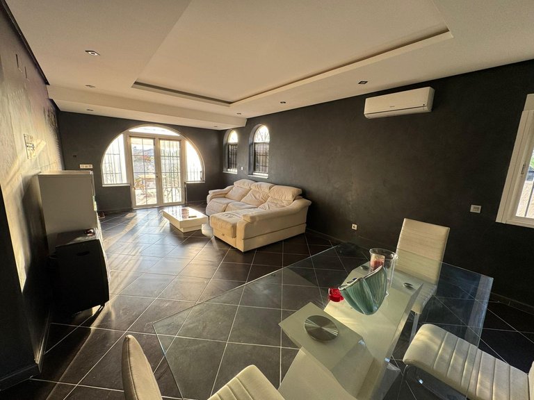 Villa for Sale in Torrevieja, Alicante, 25