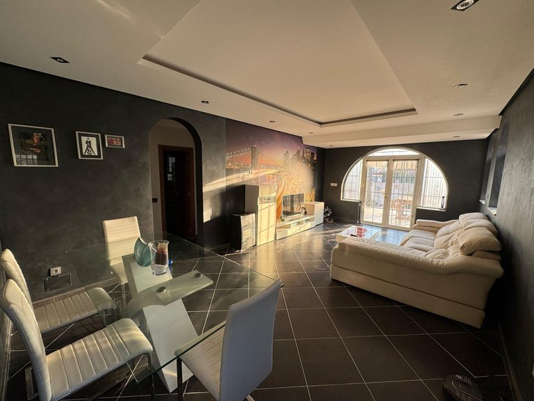 Villa for Sale in Torrevieja, Alicante, 26