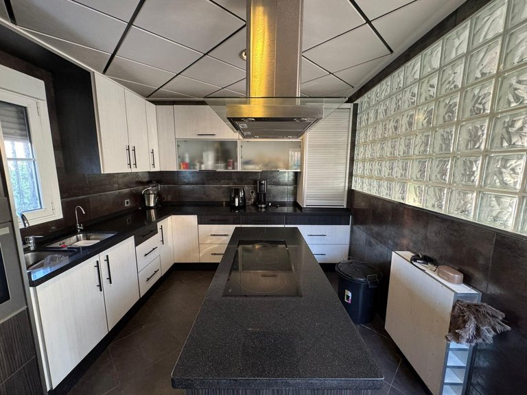 Villa for Sale in Torrevieja, Alicante, 39