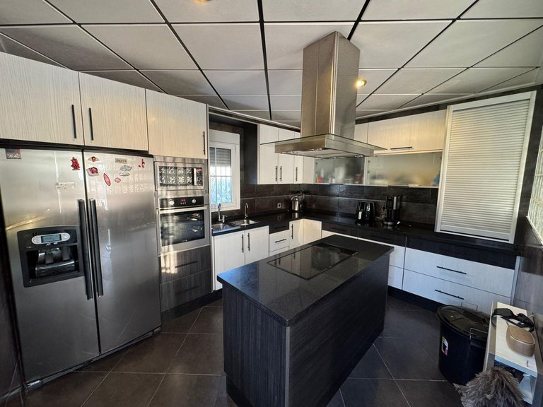 Villa for Sale in Torrevieja, Alicante, 40