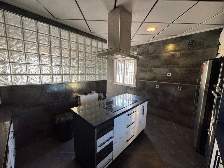 Villa for Sale in Torrevieja, Alicante, 41