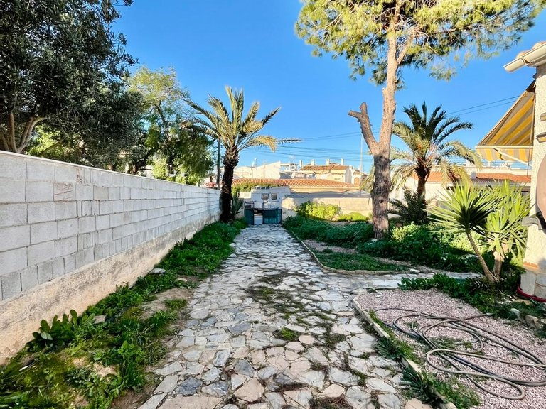 Villa for Sale in Torrevieja, Alicante, 13