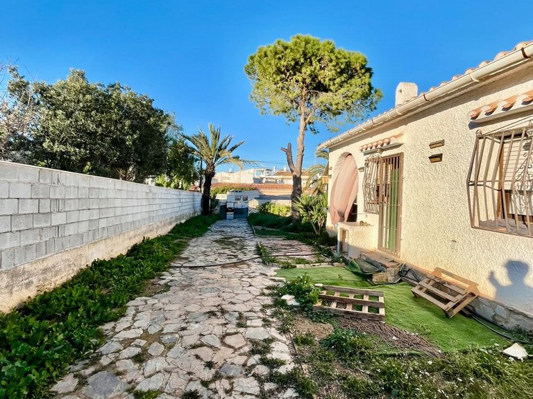 Villa for Sale in Torrevieja, Alicante, 17